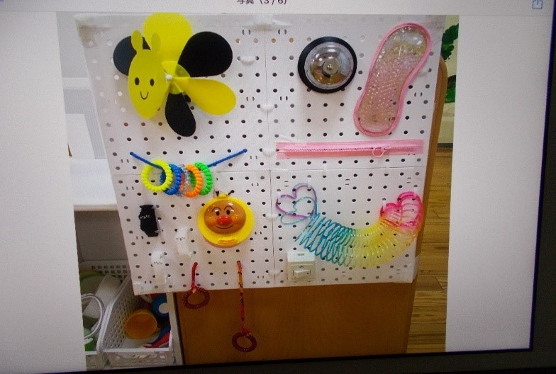 手作りおもちゃ紹介－ビジーボード－ - 事業所内・院内保育はアート 